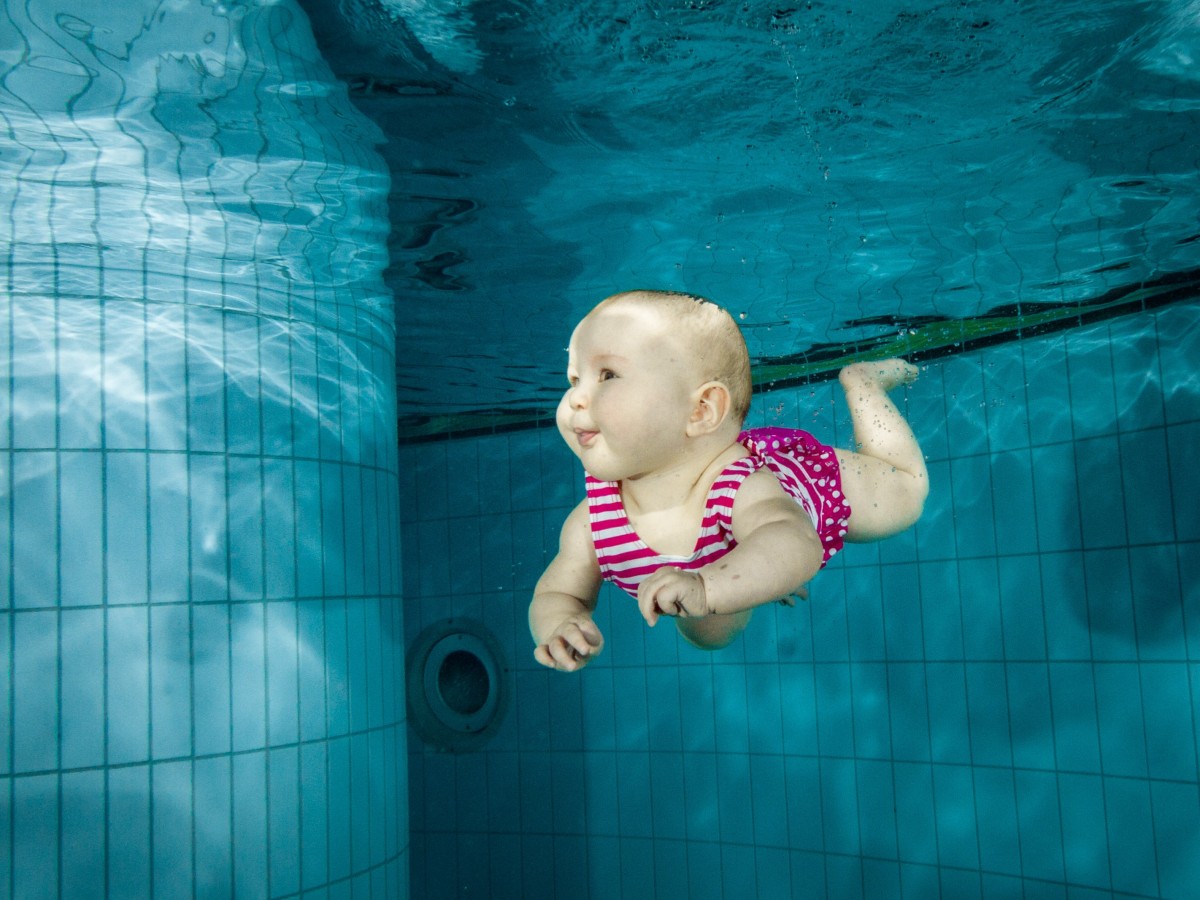 A quel âge un bébé peut aller à la piscine